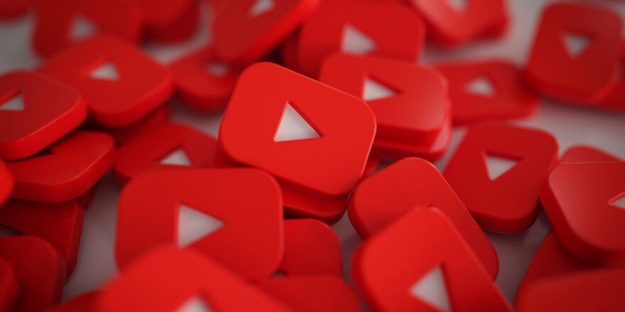 pile-3d-play-button-logos